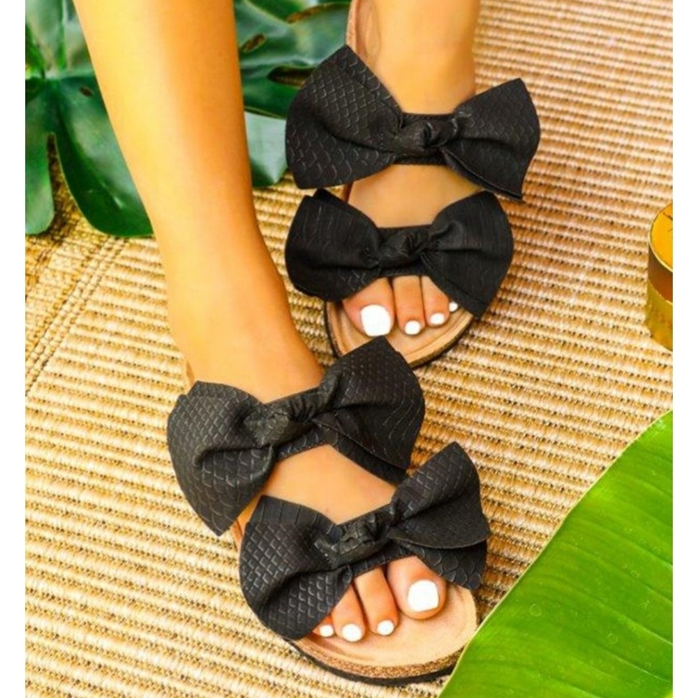 Black broadmoor sandle